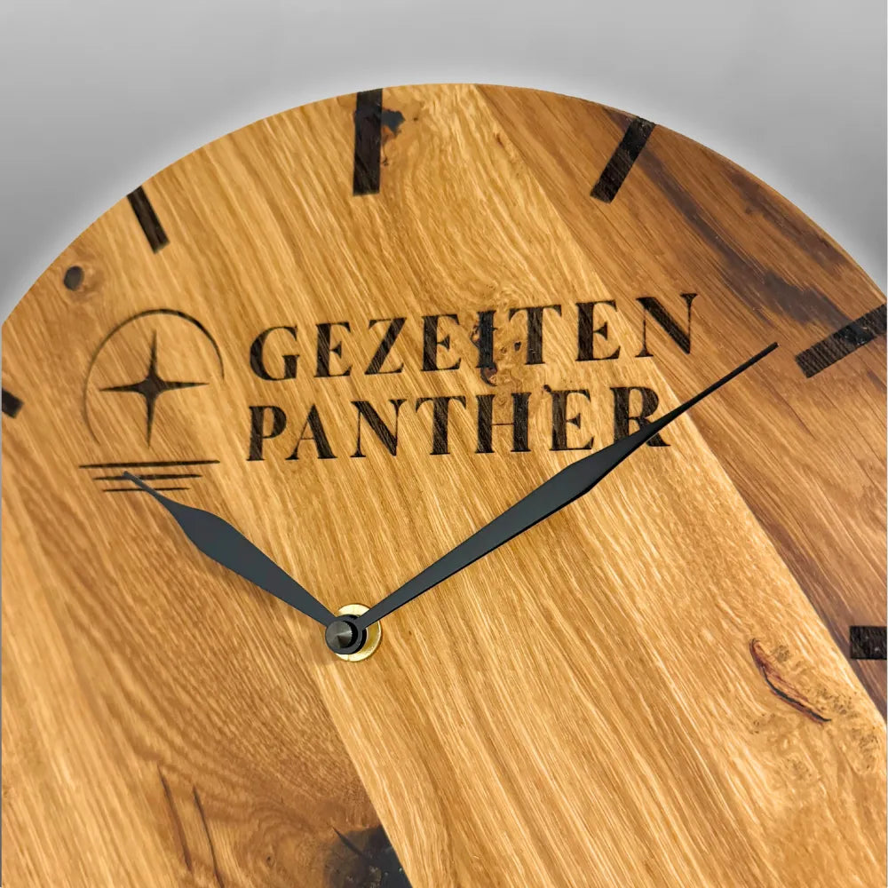Gezeitenpanther Eichenholz-Wanduhr (Classic)